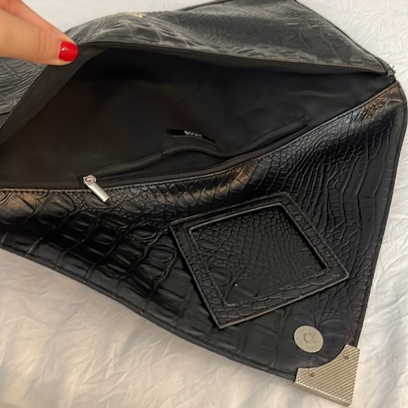 Black faux leather oversized envelope clutch - Picture 3 of 9
